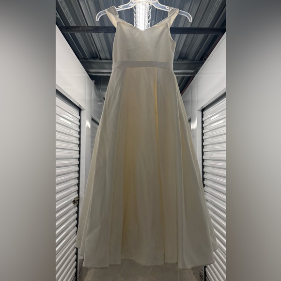 D/B Studios Ivory Junior Bride / Flower Girl Gown - Size 7